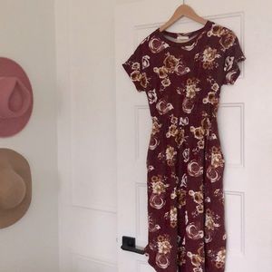 Super soft floral dress with pockets!